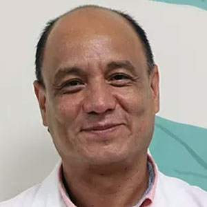 Dr. Carlos Reyes Silva