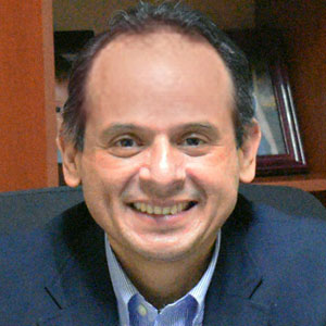 Dr. Carlos José Alvayero